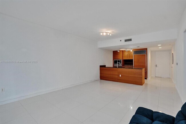 Building Photo - 475 Brickell Ave