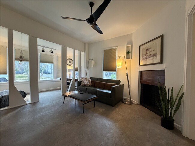 Building Photo - 318 Hyde Park Blvd