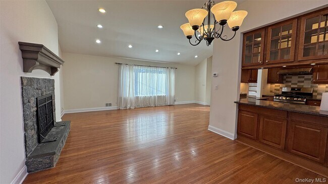 Building Photo - 11 Country Ridge Dr