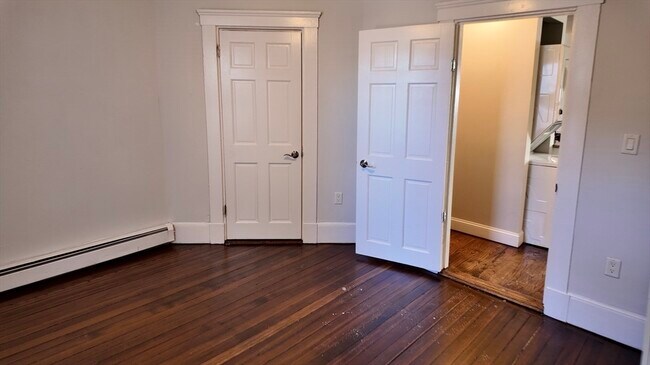 Building Photo - 294 Windsor St