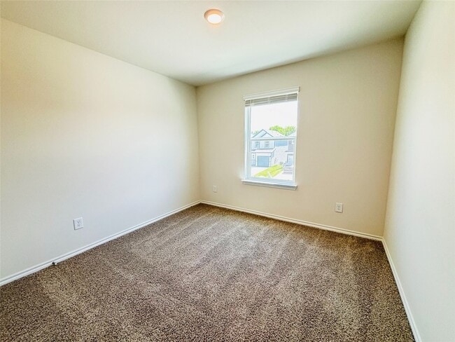 Building Photo - 120 Redwood Rd