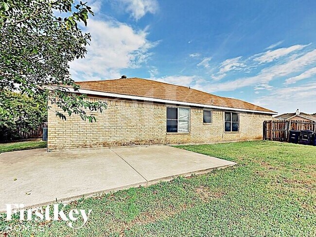 Building Photo - 3955 Cypress Gardens Dr