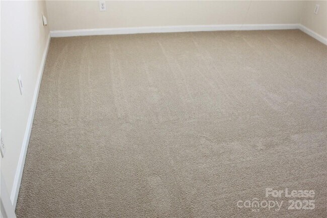 Building Photo - 2715 Old Ironside Dr