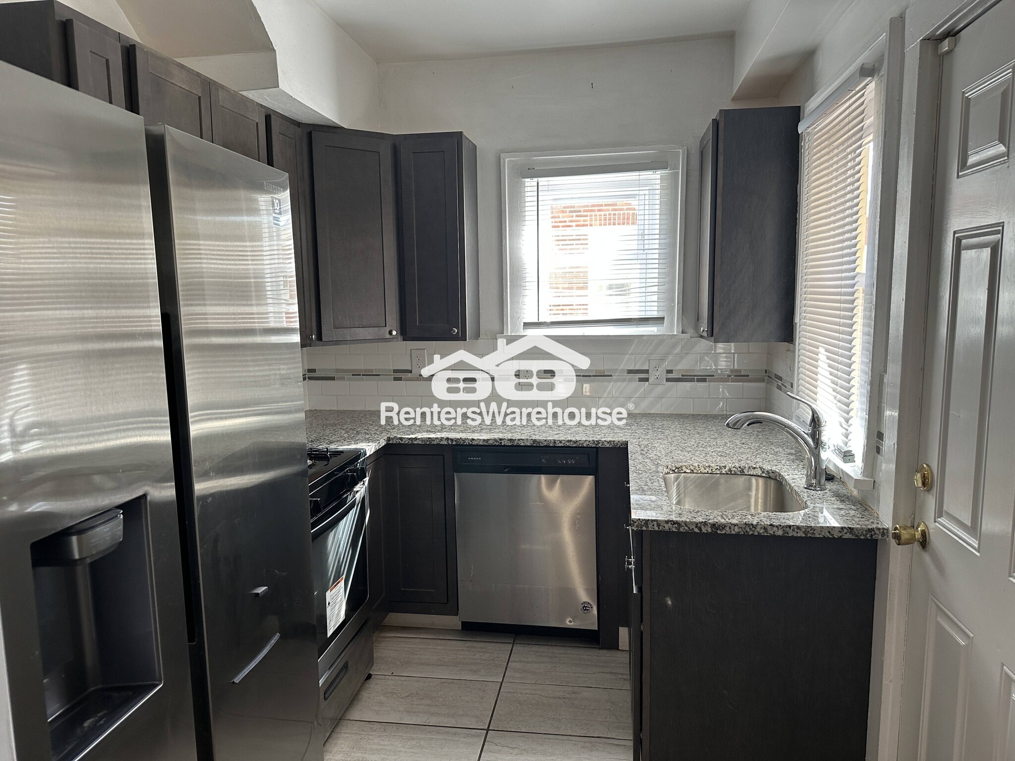 Building Photo - 3703 Parkside Dr