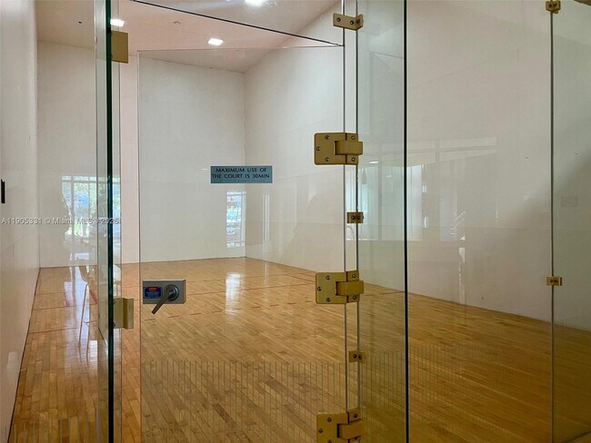 Building Photo - 511 SE 5 Ave