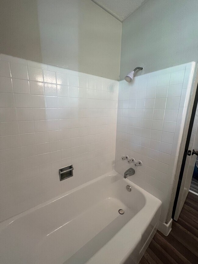 Building Photo - 6122 Southridge Dr