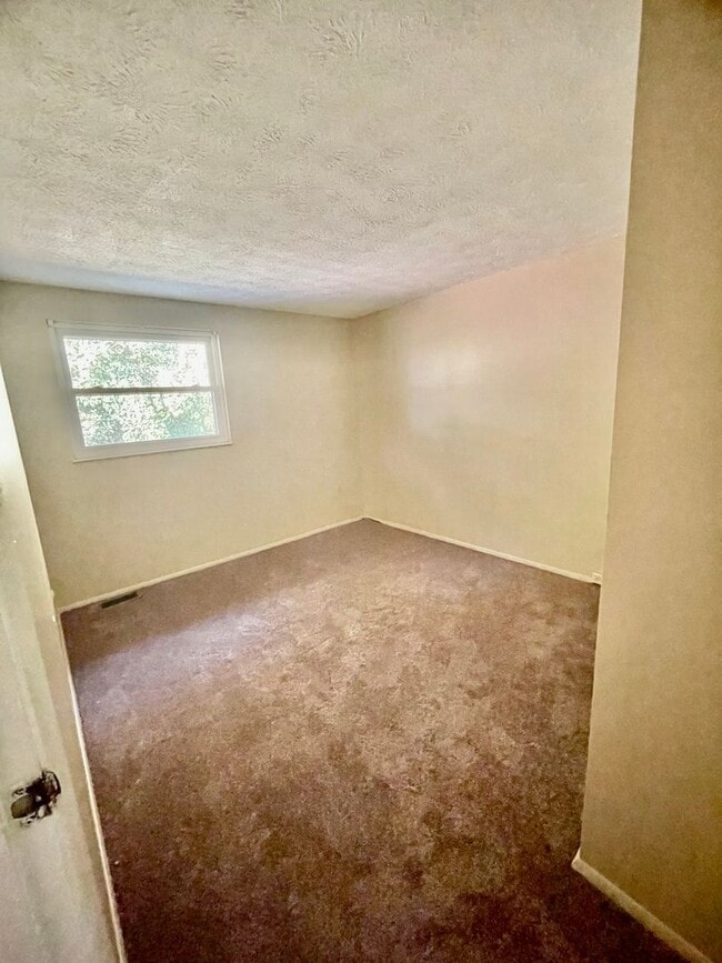 Building Photo - 3 Bed 1.5 Bath- Bridgeville PA