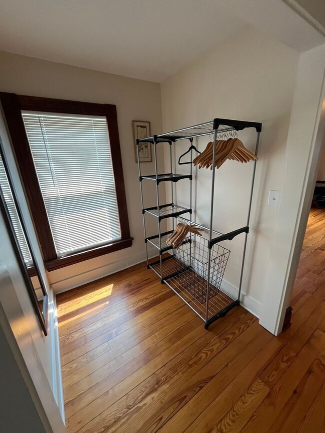 Building Photo - Beautiful 4-bedroom Farmhouse in Raphine a...