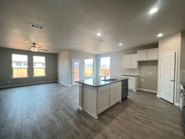 Building Photo - 13 Los Campos Dr