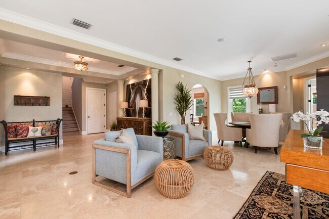 Building Photo - Luxury Rental Available