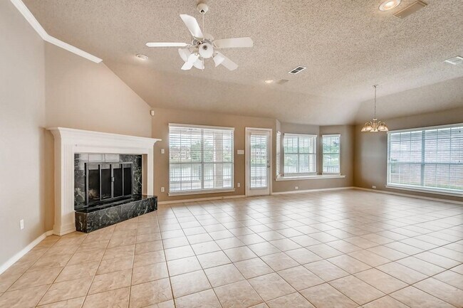 Building Photo - 5930 River Bend Dr