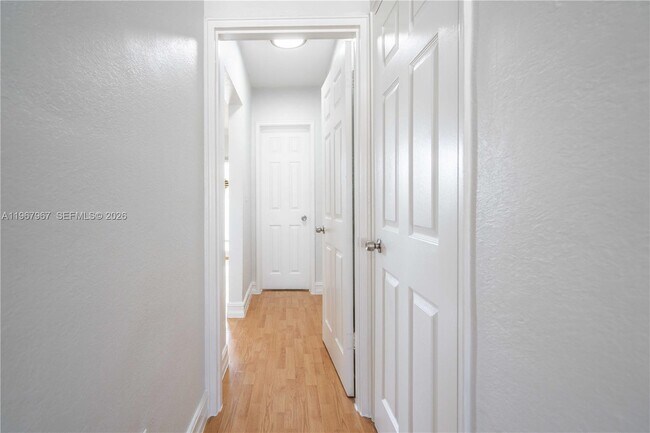 Building Photo - 7925 Hawthorne Ave