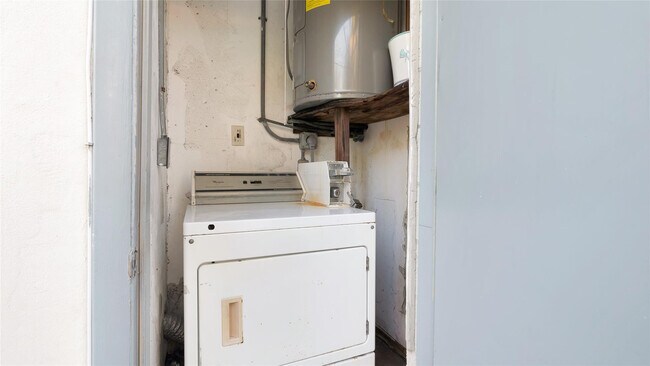 Building Photo - 709 SE 15th St