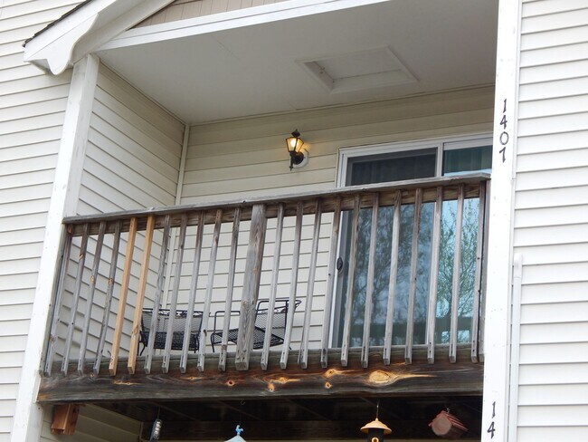 Building Photo - Spacious 2 Bedroom and 2 Full Bath Condominium