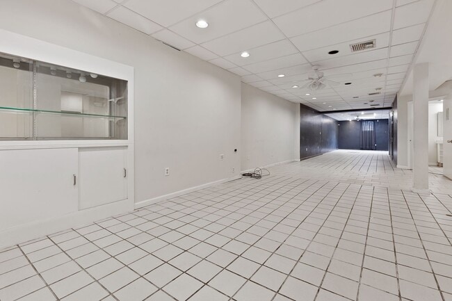 Building Photo - 277 Crown St