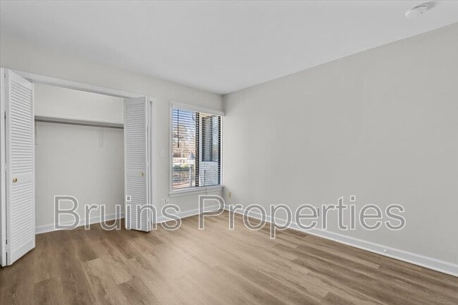 Building Photo - 1522 Benjamin Pkwy