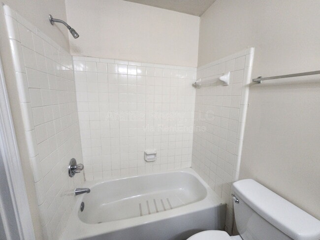 Building Photo - 2101 Wexford Dr