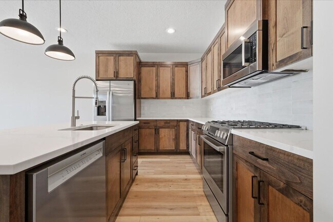 Building Photo - 6252 N Holly Spgs Ln