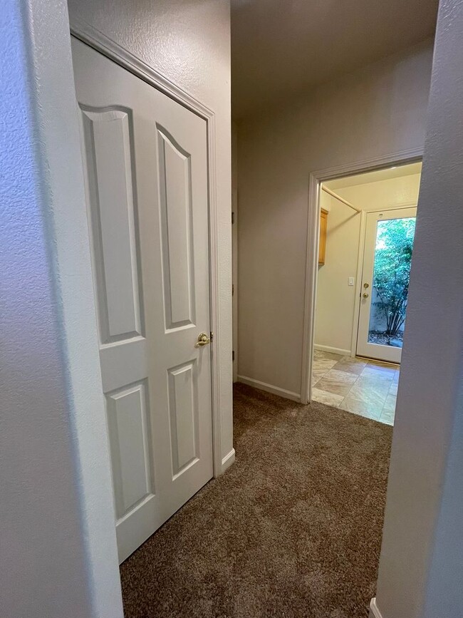 Building Photo - Spacious and Airy Rocklin Home! New Flooring!