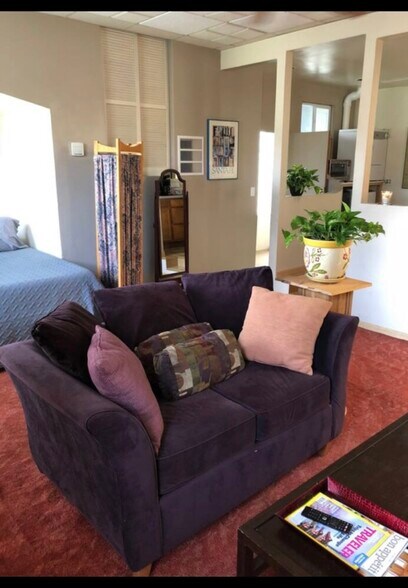 Building Photo - 3313 N Clark St