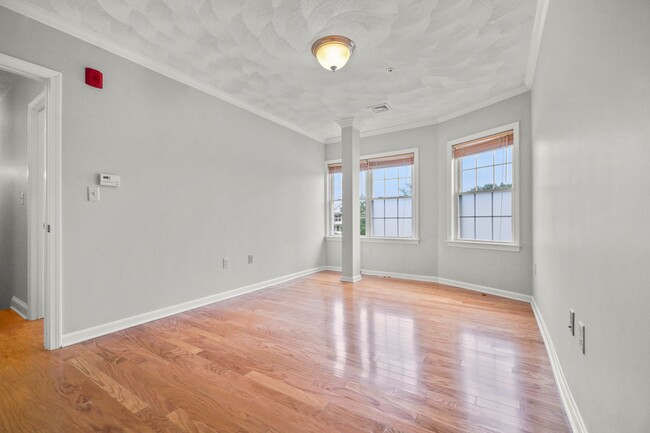 Building Photo - 215 Harvard St