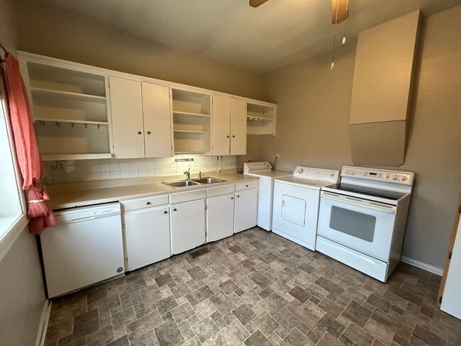 Building Photo - Experience the Energy of Old Town Fort Collins—Cozy 2BR Home