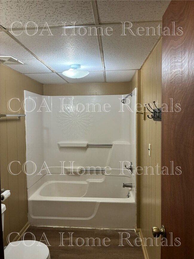 Building Photo - Spring Ave