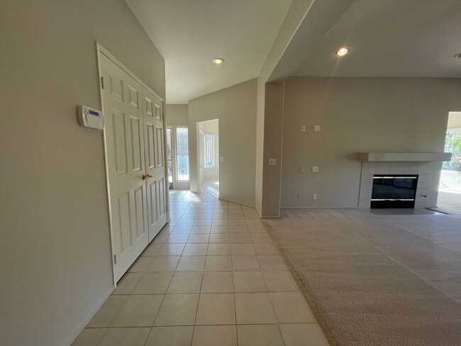 Building Photo - AVAILABLE NOW  ! LOVELY 3 Bedroom/ 2 Bathroom Home in Laguna De La Paz!