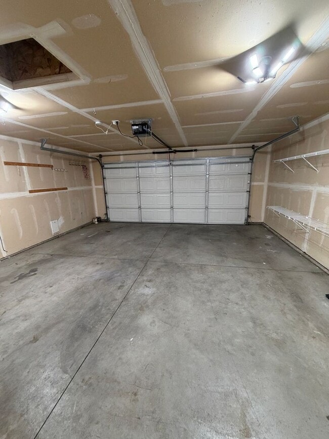 Building Photo - Cozy Hayden Home!!