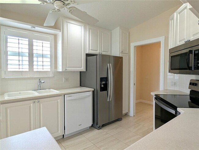 Building Photo - 5557 Avellino Pl