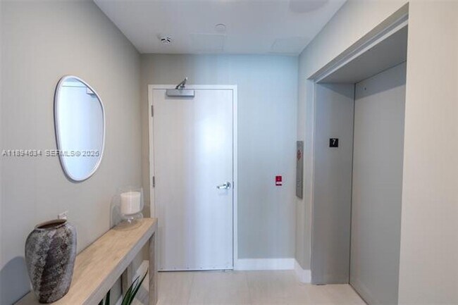 Building Photo - 17550 Collins Ave