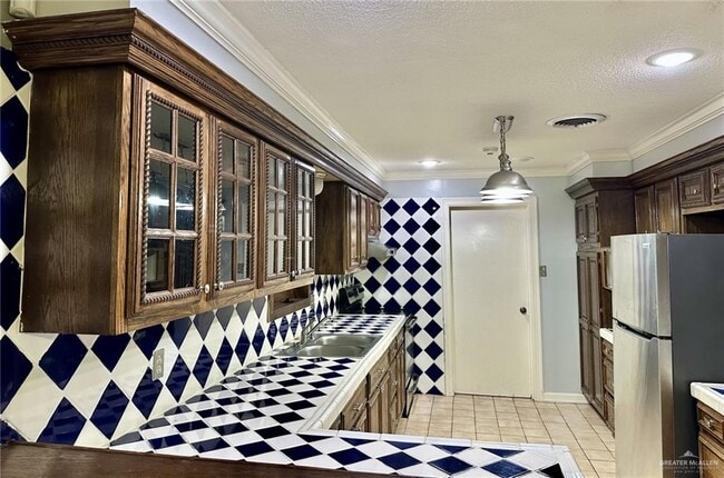 Building Photo - 41 Redbud Ave