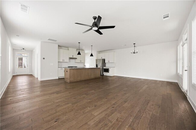 Building Photo - 1222 Westshore Dr