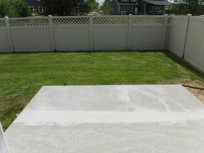 Building Photo - Beautiful new 3 bed 2 bath home in a quiet Star neighborhood.