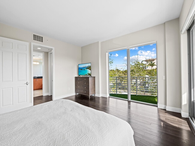 Building Photo - 444 Hendricks Isle