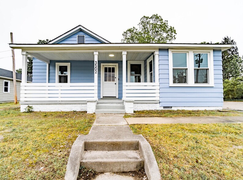 Primary Photo - 3502 Oaklawn Blvd