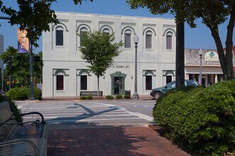 Building Photo - Court St