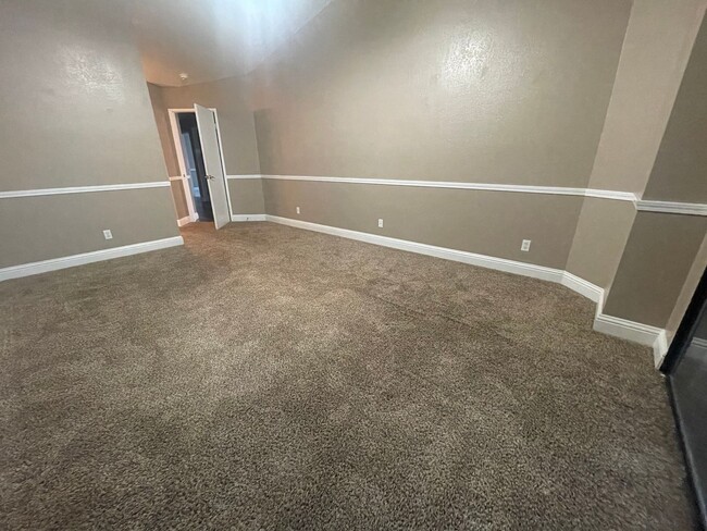 Building Photo - 3/2 home in Castlewood with office! For re...