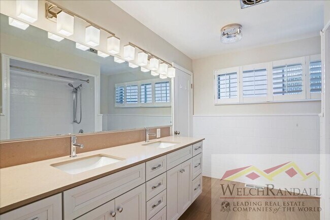 Building Photo - Beautifully Updated Single Family Home in ...