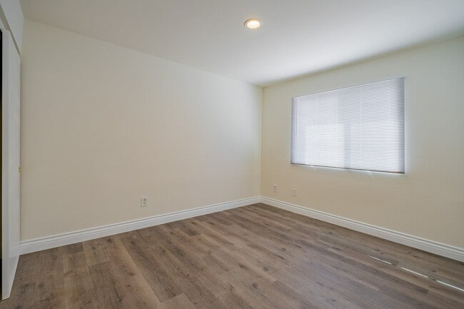 Building Photo - 1514 Regents St