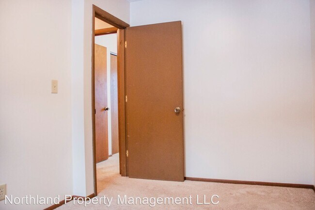 Building Photo - 2 br, 1 bath House - 4292 Manhattan East