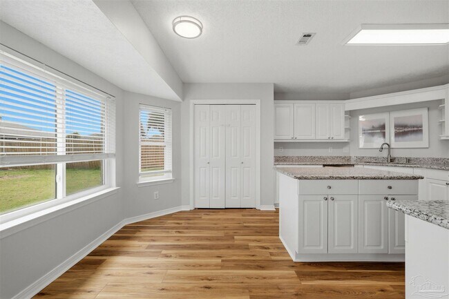 Building Photo - 519 Batten Blvd