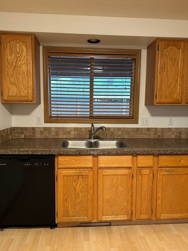 Building Photo - Newly Updated Single Level Home in Established Keizer Neighborhood