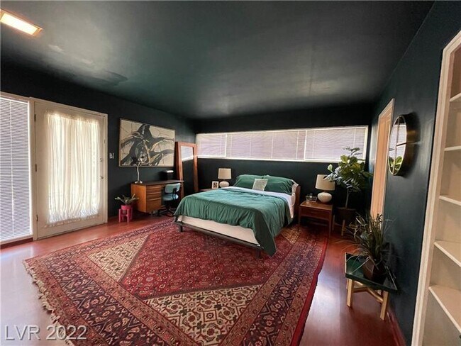 Building Photo - FULLY FURNISHED! & Recently renovated mid-term in downtown - close to arts district