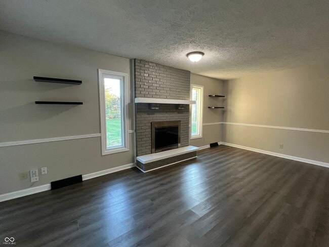 Building Photo - 4343 W Fairview Rd