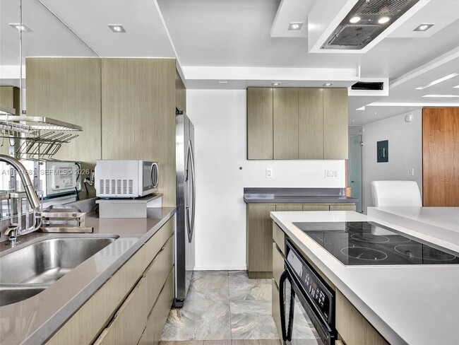 Building Photo - 401 Ocean Dr