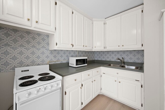 Building Photo - 521 Hawkins Rd