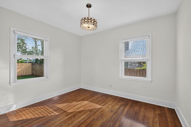 Building Photo - 721 Headley Ave
