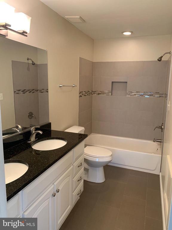 Building Photo - 1569 Templeton Pl