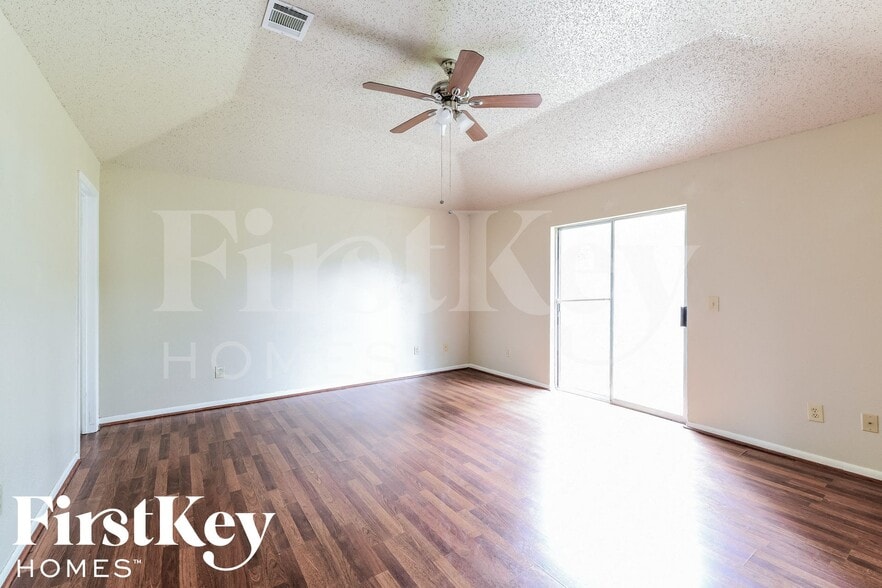 Building Photo - 21407 Highland Knolls Dr